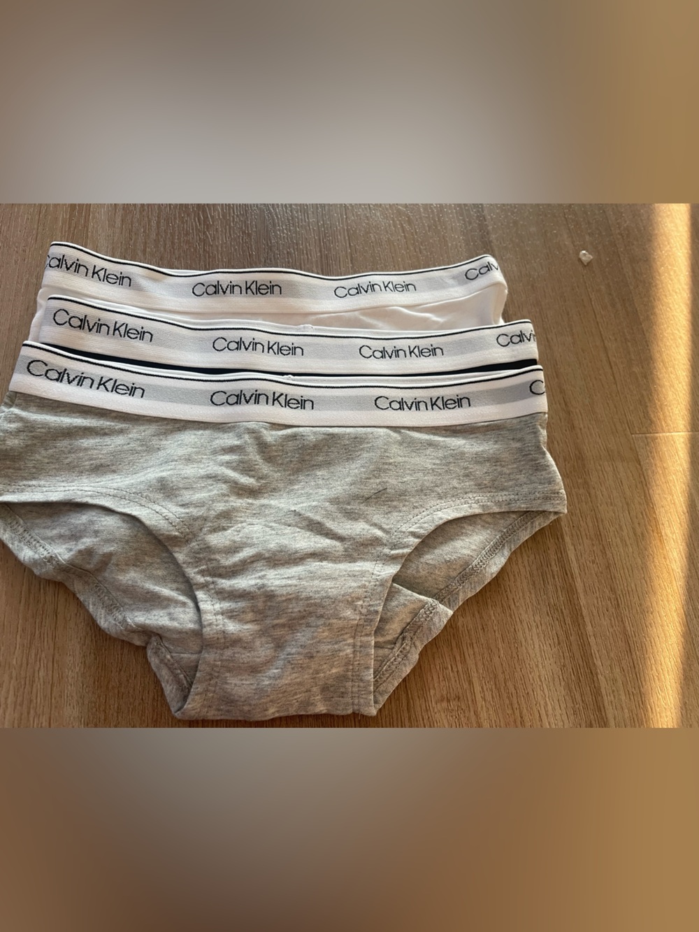 NWOT Calvin Klein Girls Gray & White Logo Cotton Briefs size 7/8 m -3 pack